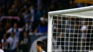 Marchesín intentó provocar a "Gio" pero este no cayó en el juego.