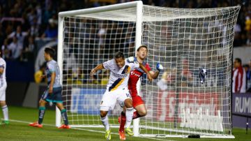 Marchesín intentó provocar a "Gio" pero este no cayó en el juego.