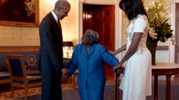 No pudo contener la emoción al conocer a Barack y Michelle Obama en la Casa Blanca.