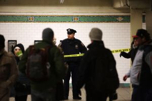Hallan muerta a joven hispana en vagón del Metro de Nueva York
