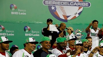 Los Venados de Mazatlán celebran  su título en la Serie del Caribe 2016, tras vencer a Venezuela el pasado domingo.