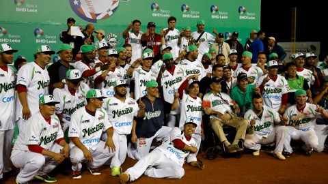 Los Venados de Mazatlán celebran su título en la Serie del Caribe 2016, tras vencer a Venezuela el pasado domingo.