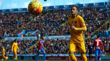 Aunque Neymar no quiere salir del Barcelona, ser el futbolista mejor pagado del mundo suena tentador.