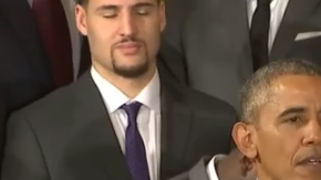 Barack Obama bromeó en todo momento con Stephen Curry.
