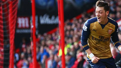 Actualmente, Ozil es el líder de asistencias en el fútbol inglés.