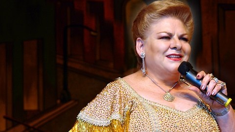 Paquita la del Barrio en una de sus presentaciones.