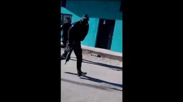 Denuncian que policías huyen mientras llega comando a comunidad de Sinaloa.