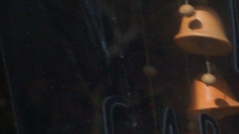 Randy Rodríguez, de 26 años dice que se ve más como un hombre de pupusas que como un hombre de negocios./Gerardo Romo