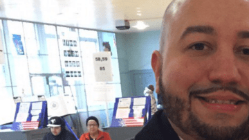 El nuevo concejal de El Bronx, Rafael Salamanca Jr., en compañía de su esposa.