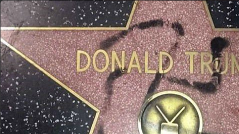 La estrella en el Paseo de la Fama de Donald Trump fue vandalizada.
