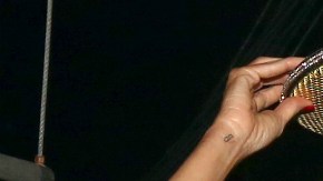 La colombiana sorprendió a los asistentes con su colaboración con el rapero.