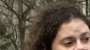 Jennifer Louise López denuncia que la atacaron en un tren D en dirección upwtown.