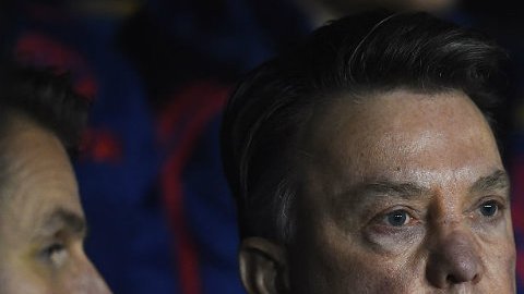 En el contrato hay varias cláusulas monetarias que benefician a van Gaal si lo despiden antes de tiempo.