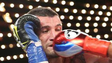 Verdejo (der) busca conectar a Silva.