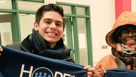 Voluntarios de la actividad HOPE Count, que cuenta el número de desamparados de la ciudad para ofrecerles ayuda.