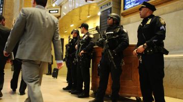 Policias del NYPD y MTA patrullan la ciudad, luego de los atentados terroristas en Belgica donde hay un centenares de muertos y heridos.
Grand Central y Times Square son patrullados arduamente.
Photo Credito Mariela Lombard/El Diario NY.