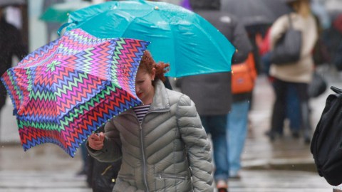 Meteorólogos le piden a los residentes de Louisiana hasta Florida que tengan precaución.