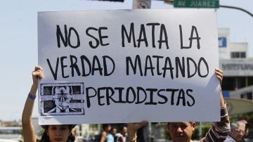 Periodistas realizan una protesta como parte de una jornada nacional contra los ataques a comunicadores en México.