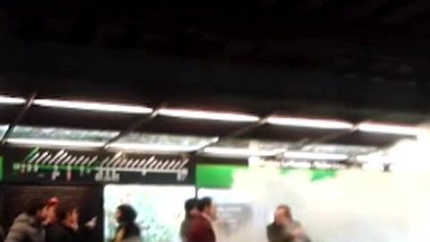 Varios grupos de seguidores del conjunto inglés pusieron en jaque a la Ciudad Condal.