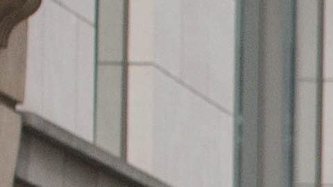 La policía bloquea una calle cerca de la oficina de la policía federal en Bruselas, Bélgica.