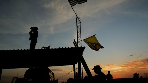 Voluntarios de los Minutemen patrullan la frontera en California, 4 de agosto de 2005.
