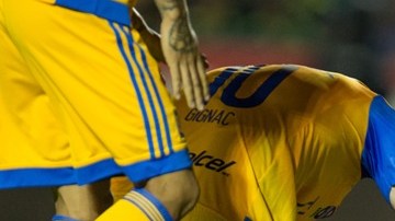 Luis Fuentes de Pumas resultó gravemente lesionado.