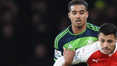 El Arsenal deja ir puntos en la carrera tras el Leicester.