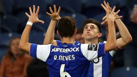 Héctor Herrera celebra su gol