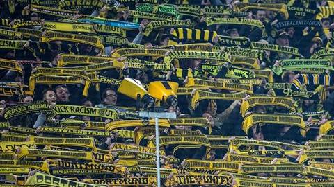 La del Borussia Dortmund es una afición sin igual. Su canto fue muy emotivo.
