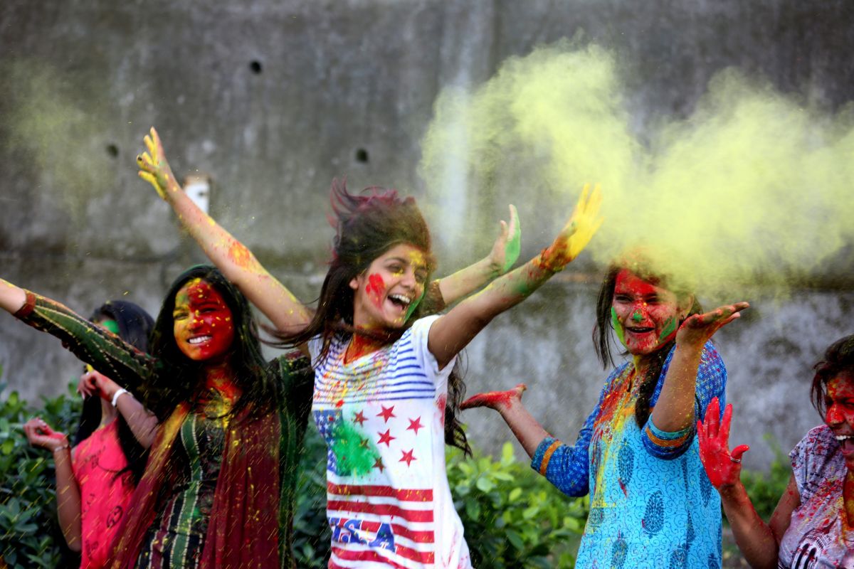 Holi es un festividad tradicional india que se celebra en primavera. 