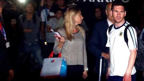 Messi a su llegada a Santiago junto a la 'Albiceleste'.