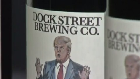 La cervecería Dock Street Brewer describe la bebida como una que tiene un sabor "amargo".