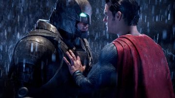 Ben Affleck (izq.) y Henry Cavill (der.) son Batman y Superman en ‘Dawn of Justice’.