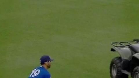 Muy gracioso resultó el duelo entre José Bautista y el 'Phanatic'.