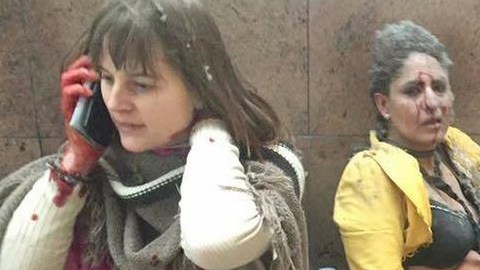 Dos mujeres heridas en ataques en el aeropuerto de Zaventem en Bruselas, el 22 de marzo.