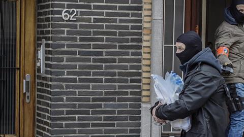 Sigue la búsqueda del tercer atacante suicida en Bélgica.