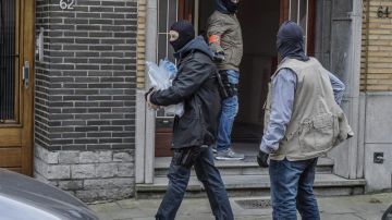 Sigue la búsqueda del tercer atacante suicida en Bélgica.