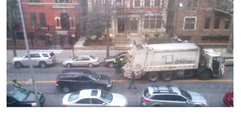 Los transeúntes reaccionaron sorprendidos ante incidente. Captura de video Daily News.