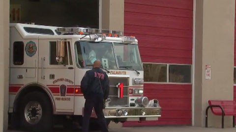 El director de los voluntarios de Falmouth, Christopher Smith, apoyó la acción de los bomberos.