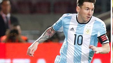 Lionel Messi y James Rodríguez buscan acercar a sus selecciones a la cima de la eliminatoria que encabeza Ecuador.