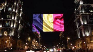 En la imagen, luces Led dan vida a la bandera de Bélgica en la CdMx.