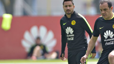 El exfutbolista realizó ejercicios en solitario y también algunos rondos con otros jugadores americanistas.