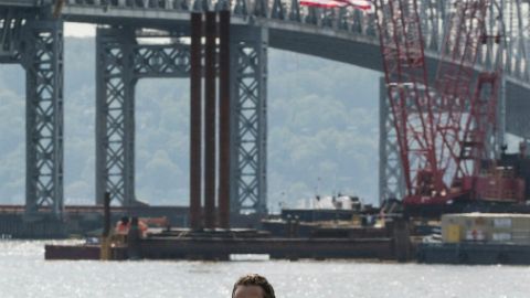 Cuomo en una foto previa frente al puente