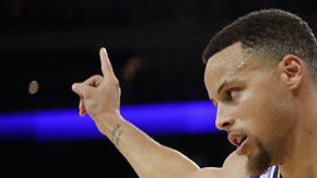 Curry volvió a regalar un espectáculo frente a los Mavericks.