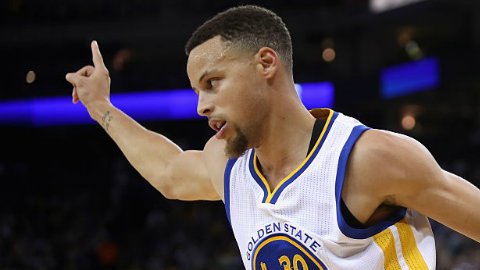 Curry volvió a regalar un espectáculo frente a los Mavericks.