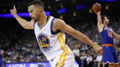 Curry volvió a regalar un espectáculo frente a los Mavericks.