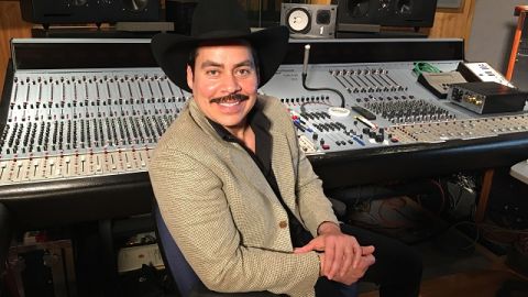 Ezequiel Peña está feliz con los planes de este año, que incluyen un nuevo disco y un tema de Joan Sebastian.