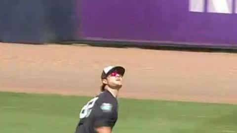 Ben Gamel en su carrera para atrapar lo que era un seguro extrabase.