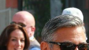 Ante los mensajes de intimidación, Clooney decidió reforzar la seguridad de su casa en Berkshire, Londres.