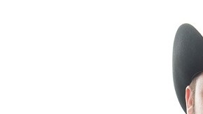 Gerardo Ortiz, de 26 años, es más conocido por cantar narcocorridos que él mismo compone.